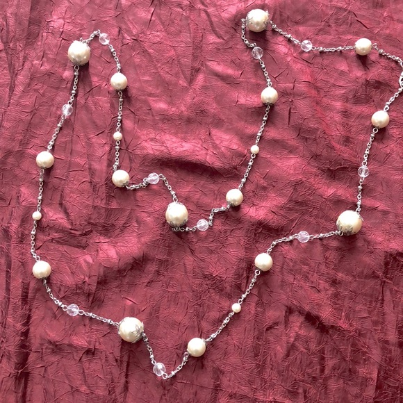 Gorgeous silvertone pearls and clear bead necklace - Picture 1 of 4